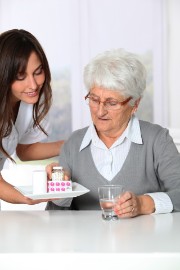 Pflegekräfte und Betreuungskräfte aus Polen im Dienste von Altenpflegedienst 24 leisten Grundpflege und hauswirtschaftliche Versorgung. Pflegekräfte und Betreuungskräfte aus Polen im Dienste von Altenpflegedienst 24 leisten Grundpflege und hauswirtschaftliche Versorgung.